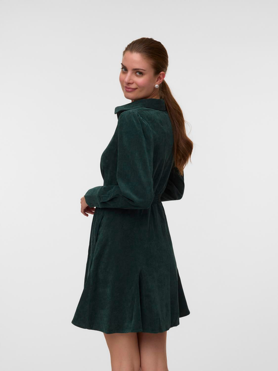 model_shot-back